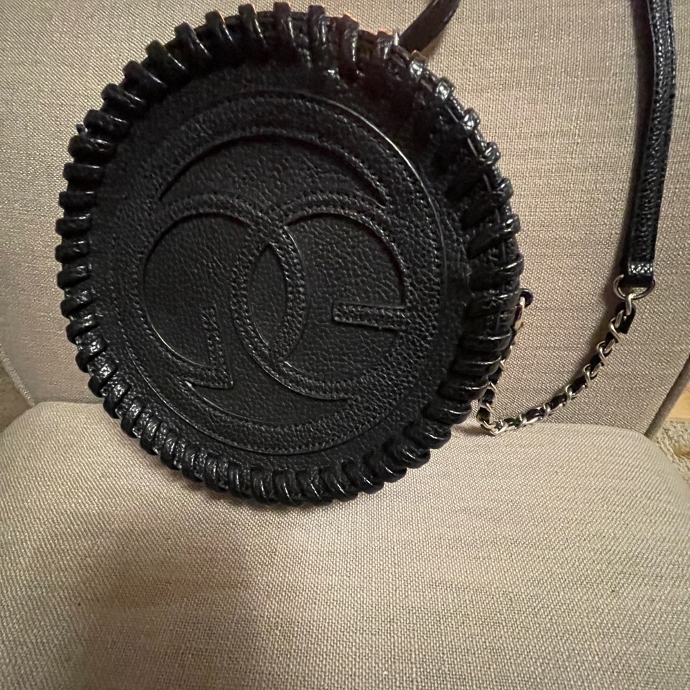 Leather round shoulder bag - copy. Perfect condition.